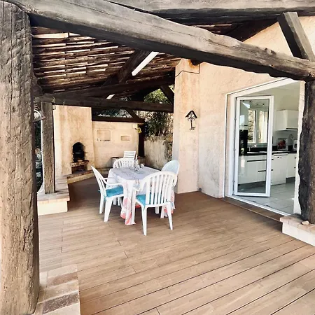 Rare Pearl With Pool And Sea View *